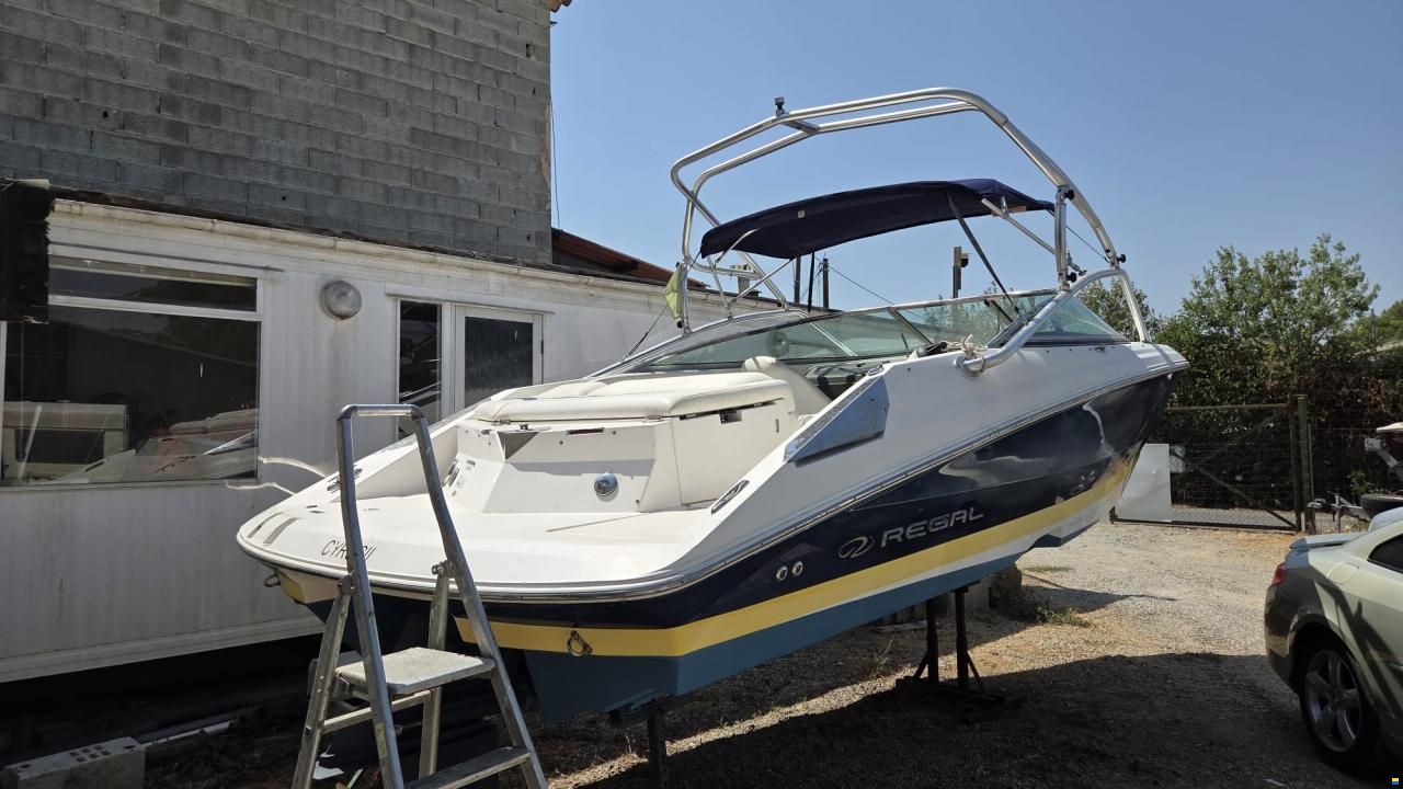 Regal 2200 Open Fastrack