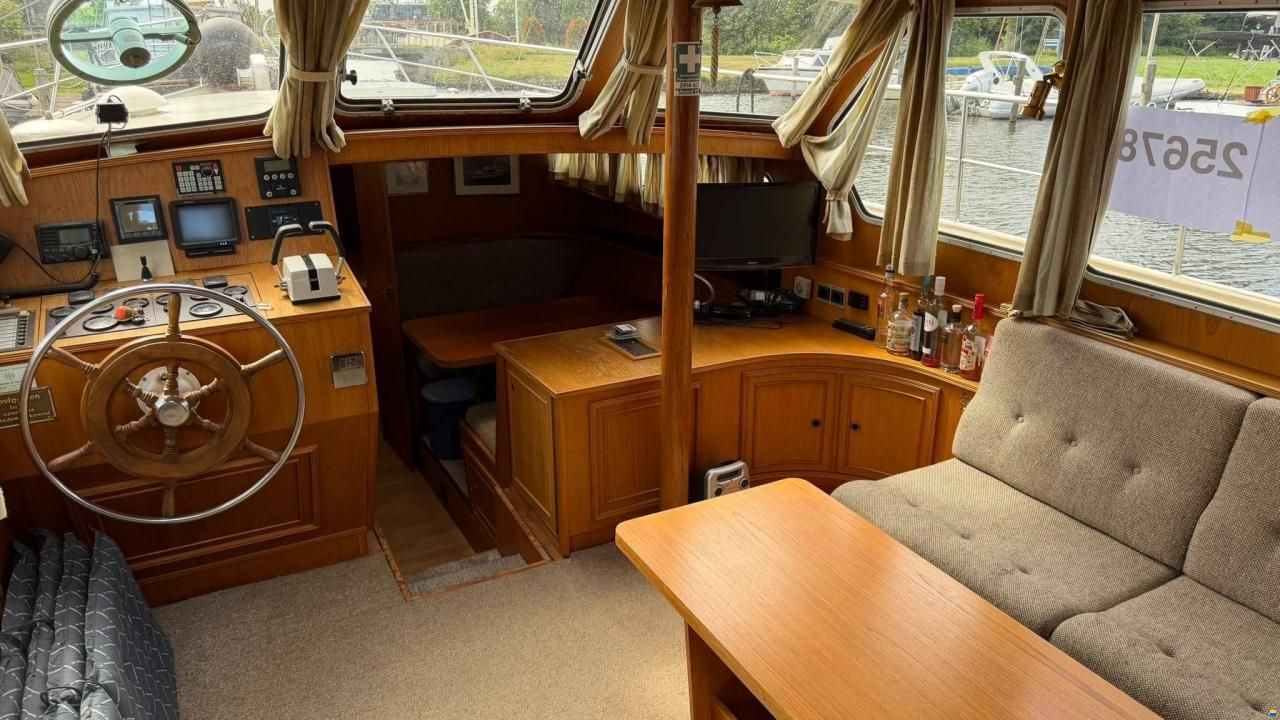 Van der Valk 1300 Fly Bridge