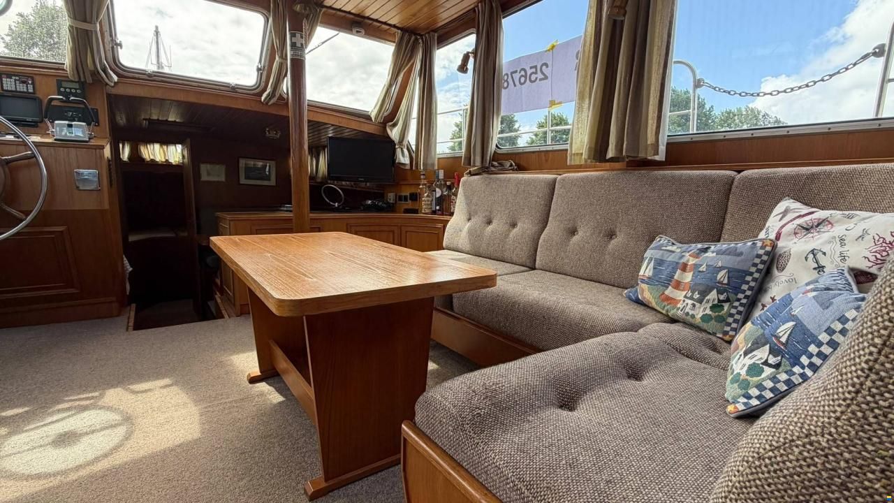 Van der Valk 1300 Fly Bridge