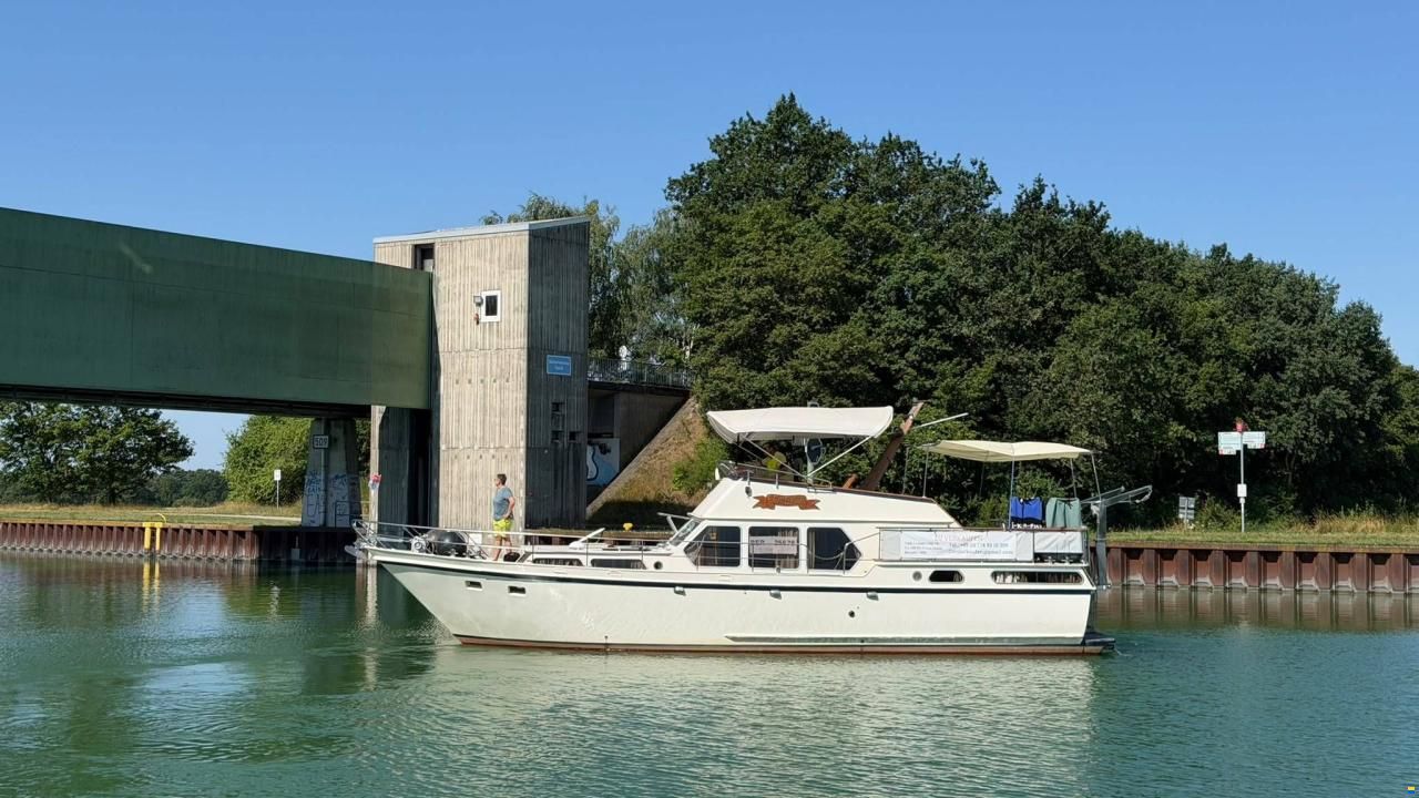 Van der Valk 1300 Fly Bridge