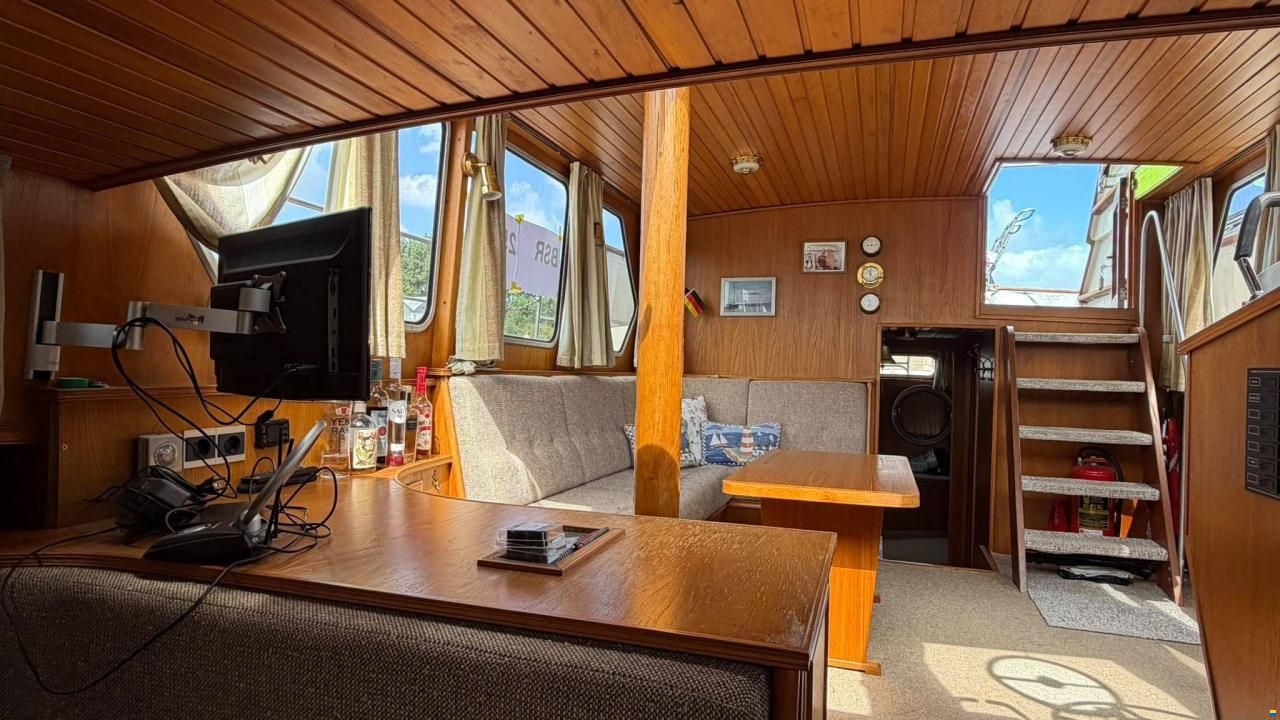Van der Valk 1300 Fly Bridge