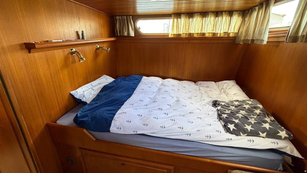 Van der Valk 1300 Fly Bridge