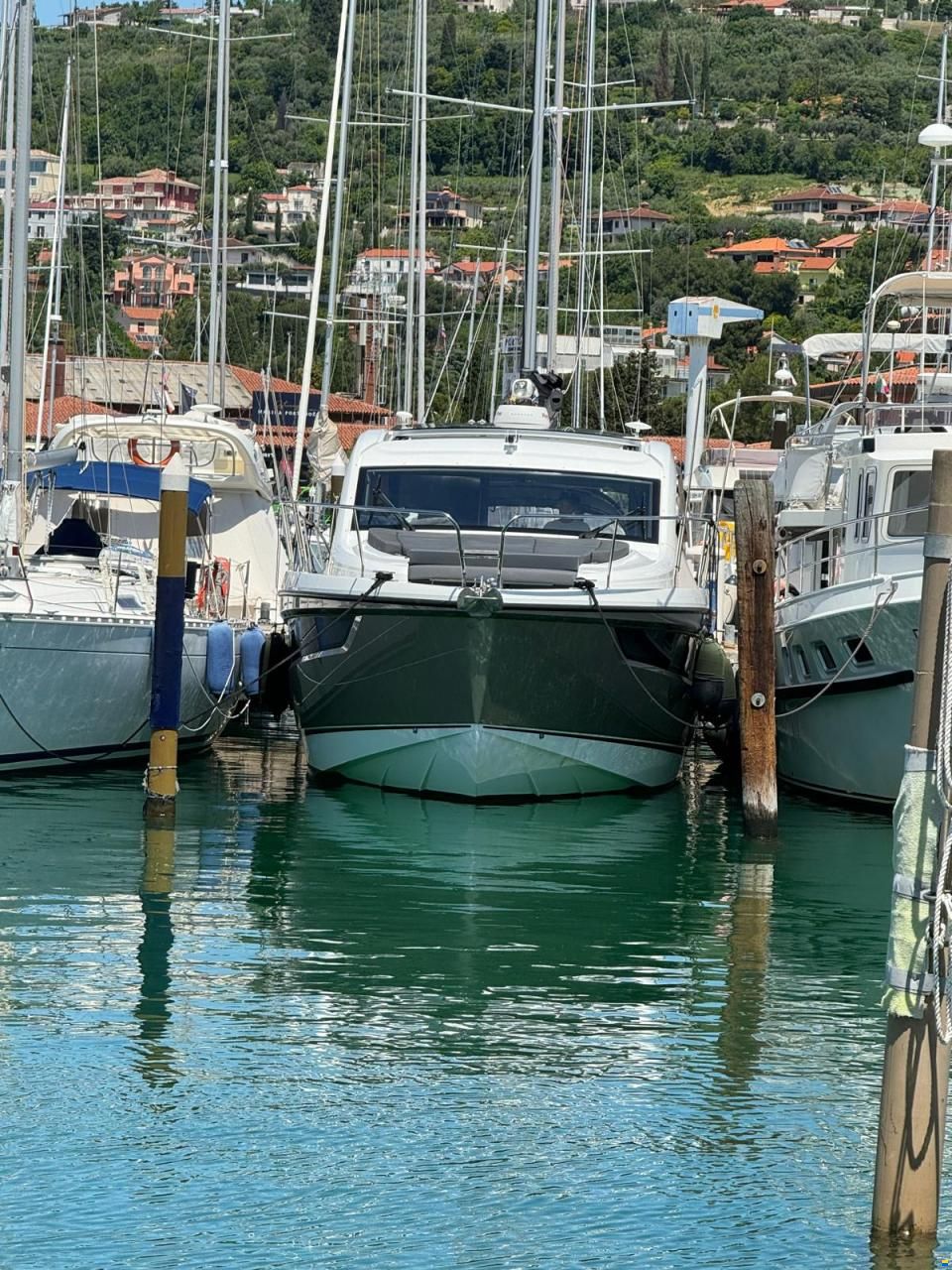 Sealine C390