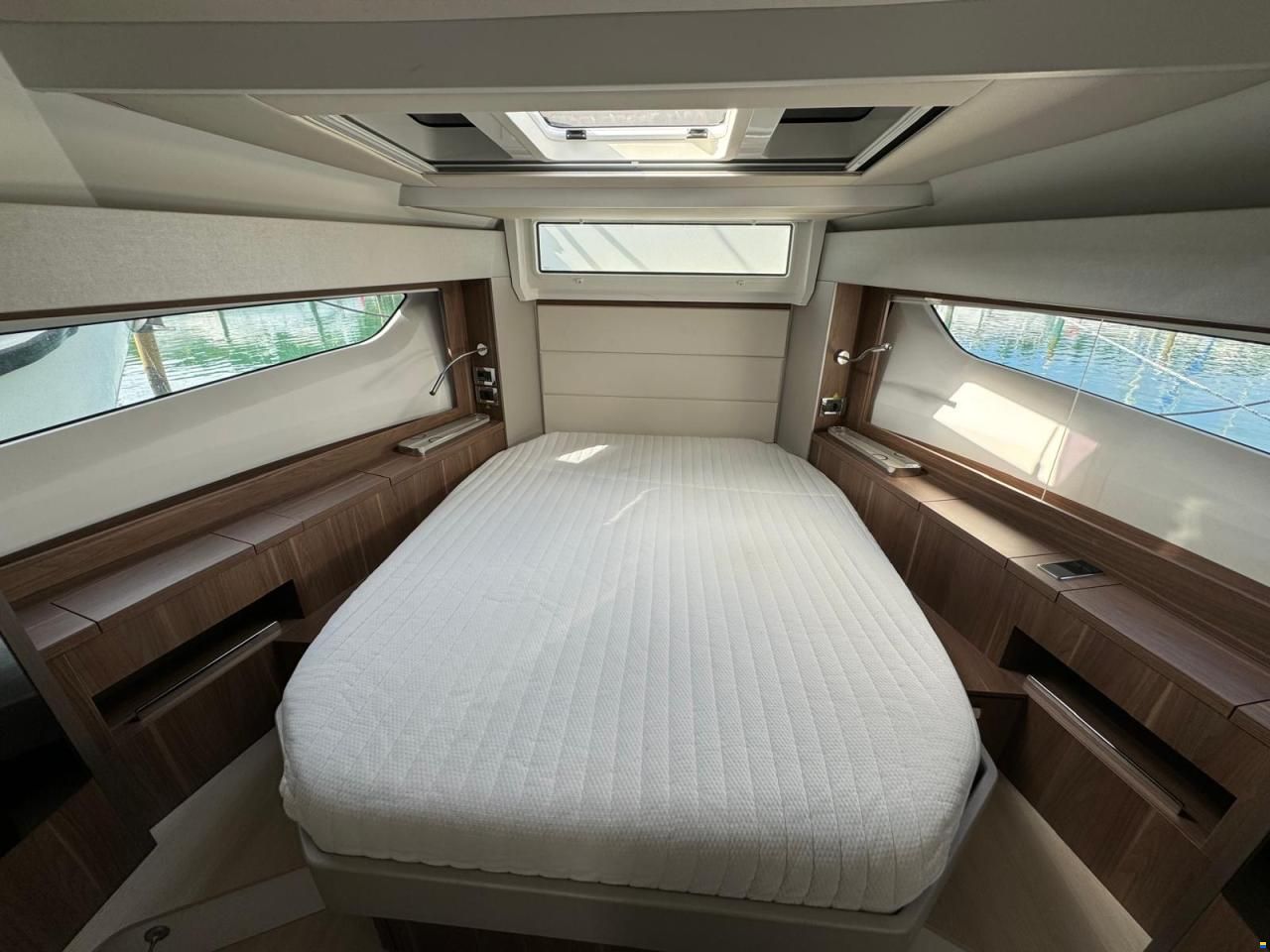 Sealine C390