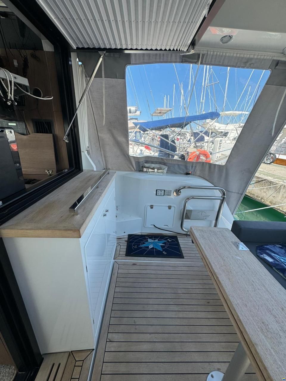 Sealine C390