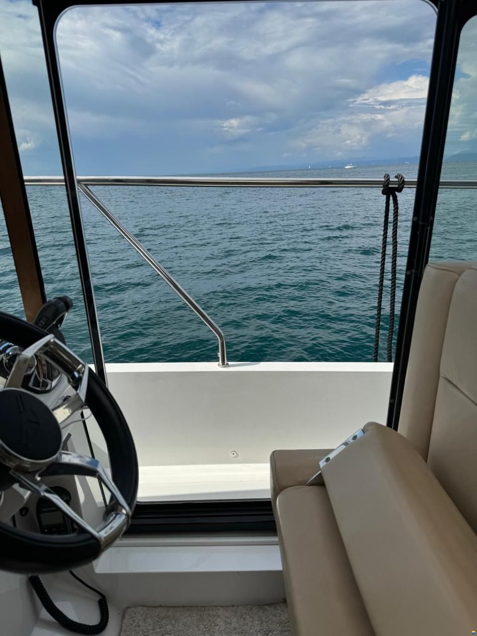 Sealine C390