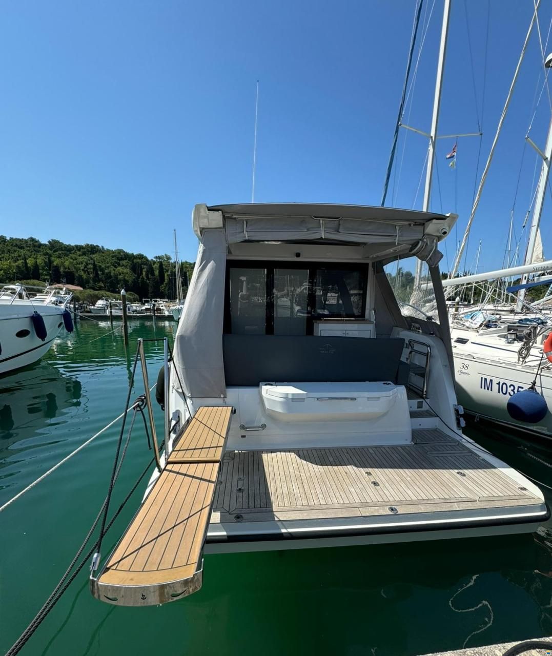 Sealine C390