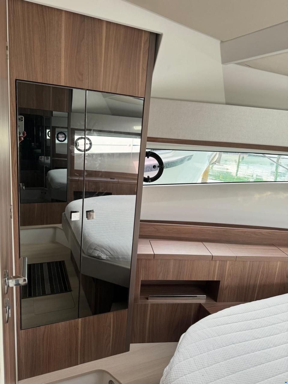 Sealine C390