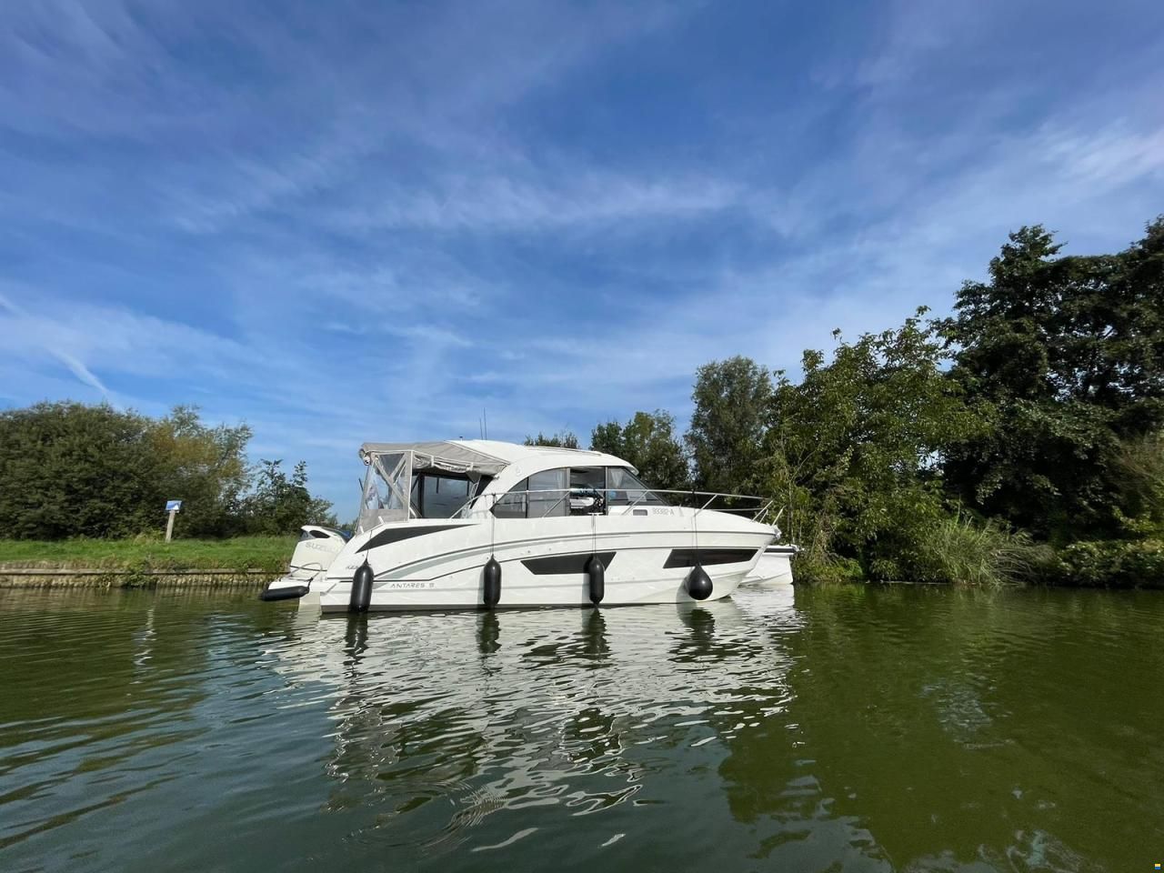 Beneteau Antares 9
