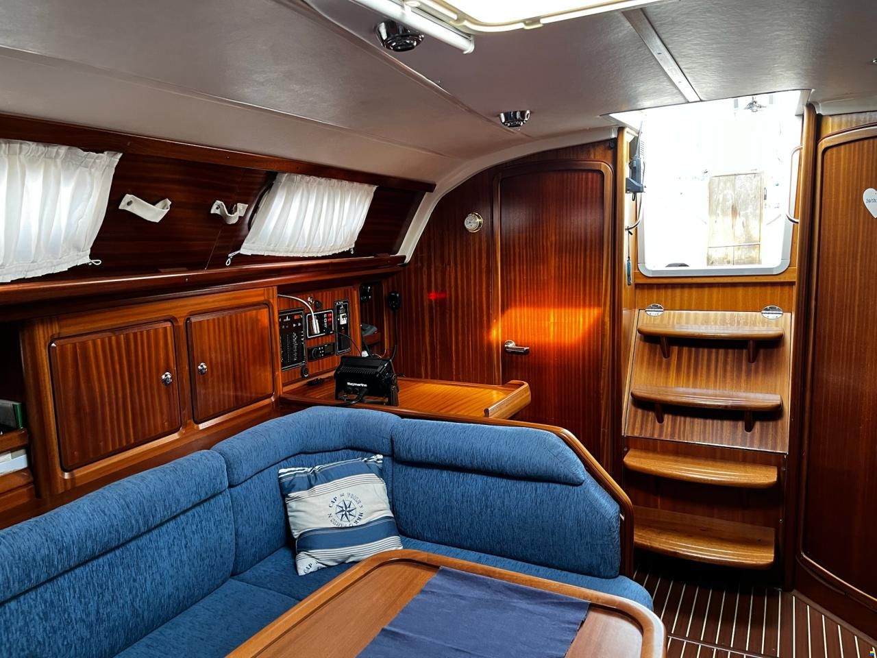 Bavaria 37