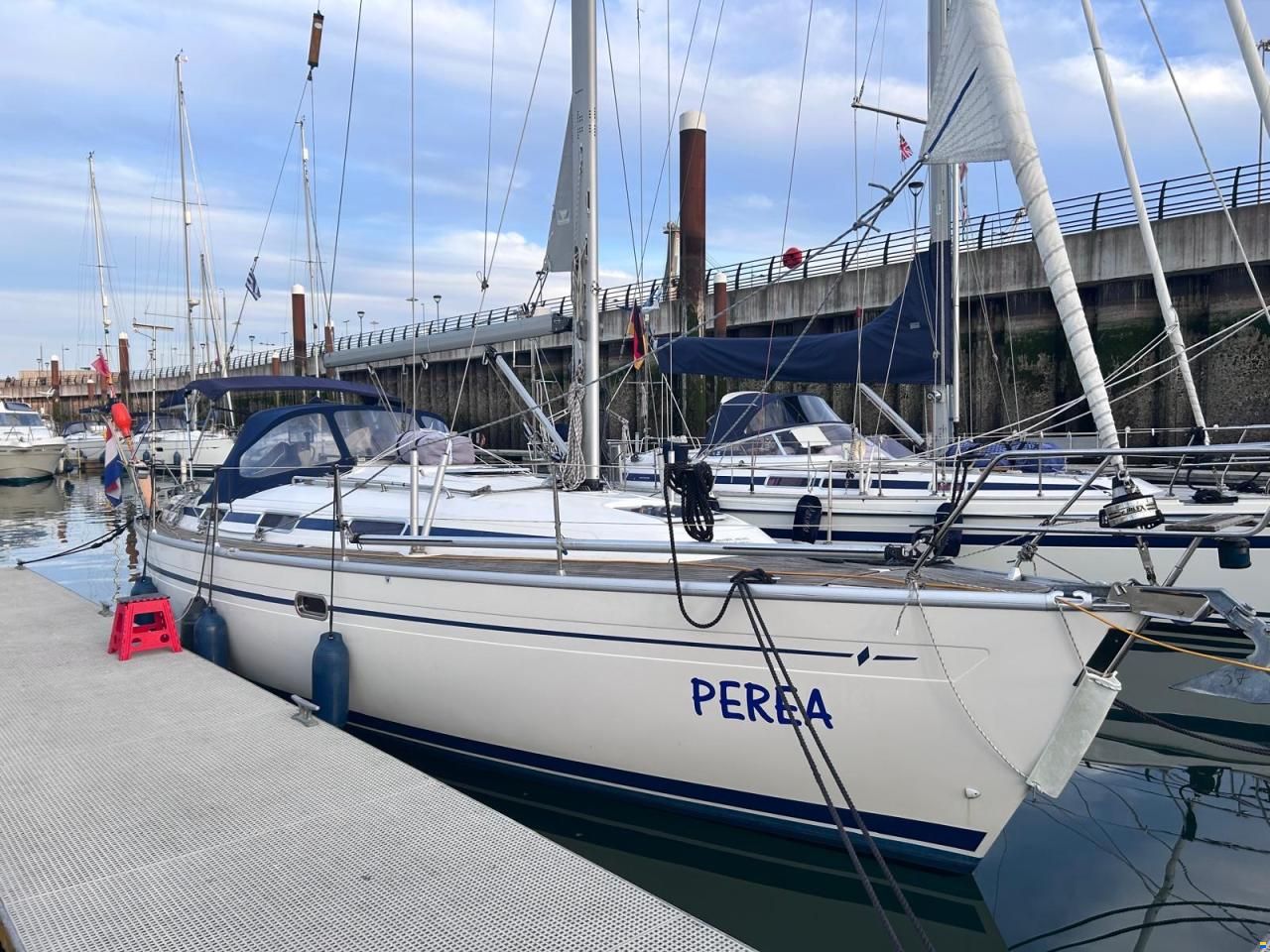 Bavaria 37