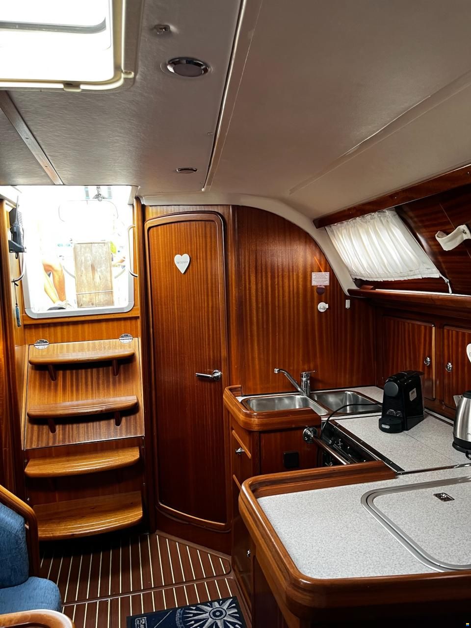 Bavaria 37