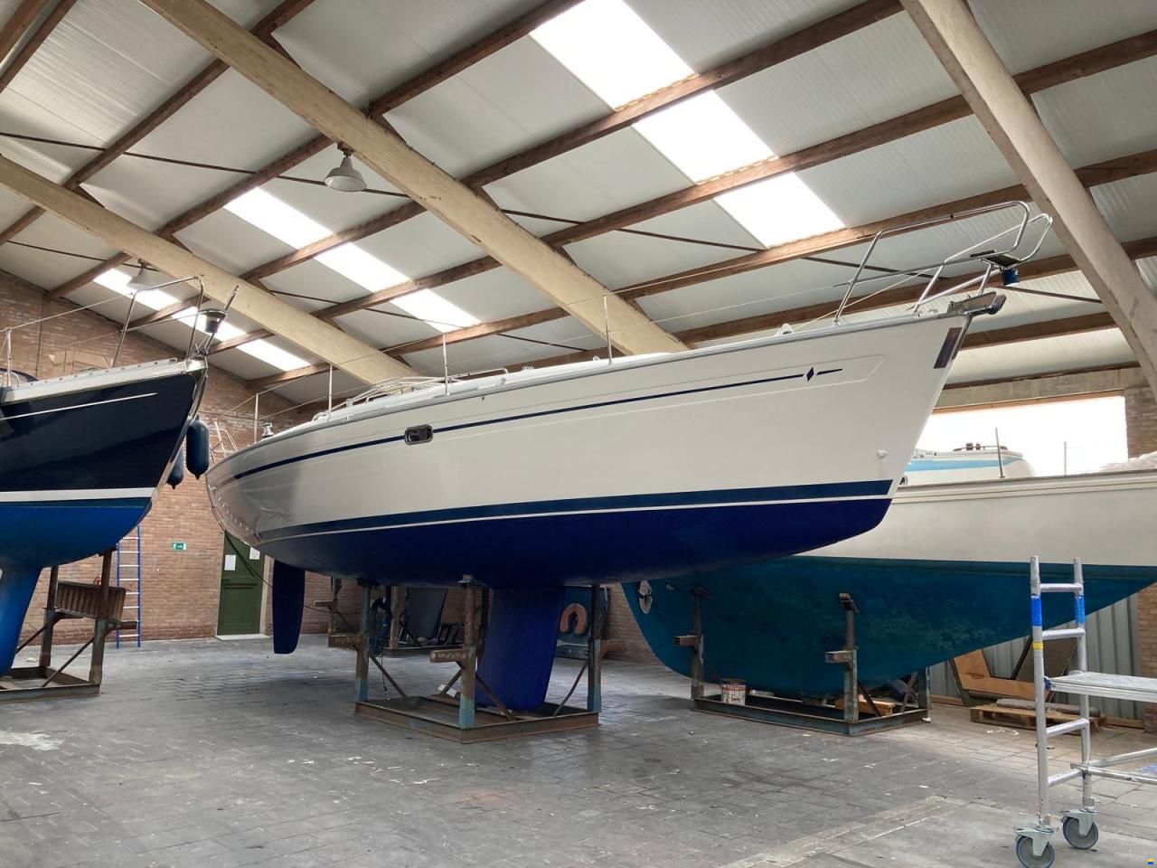 Bavaria 37
