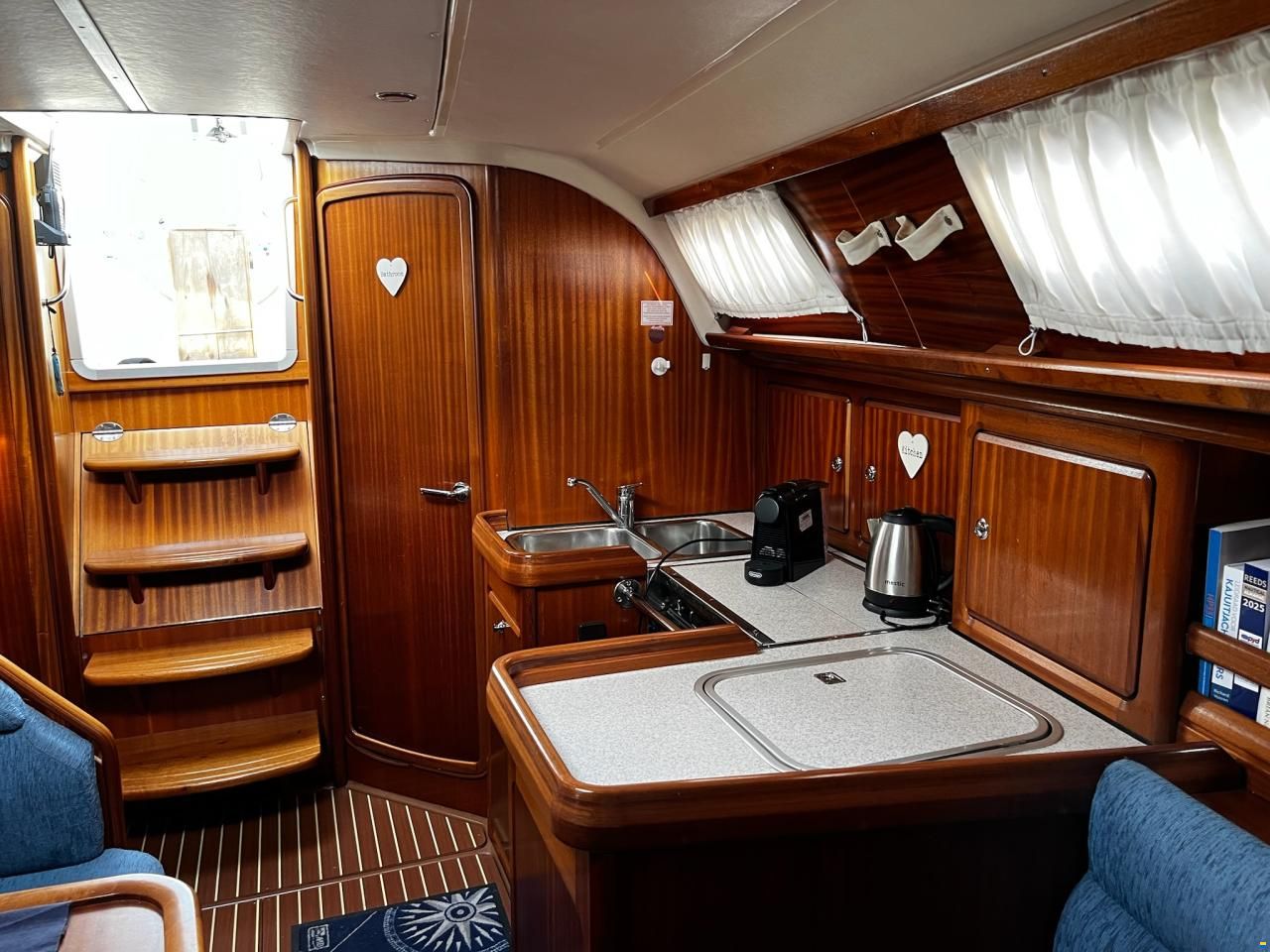 Bavaria 37