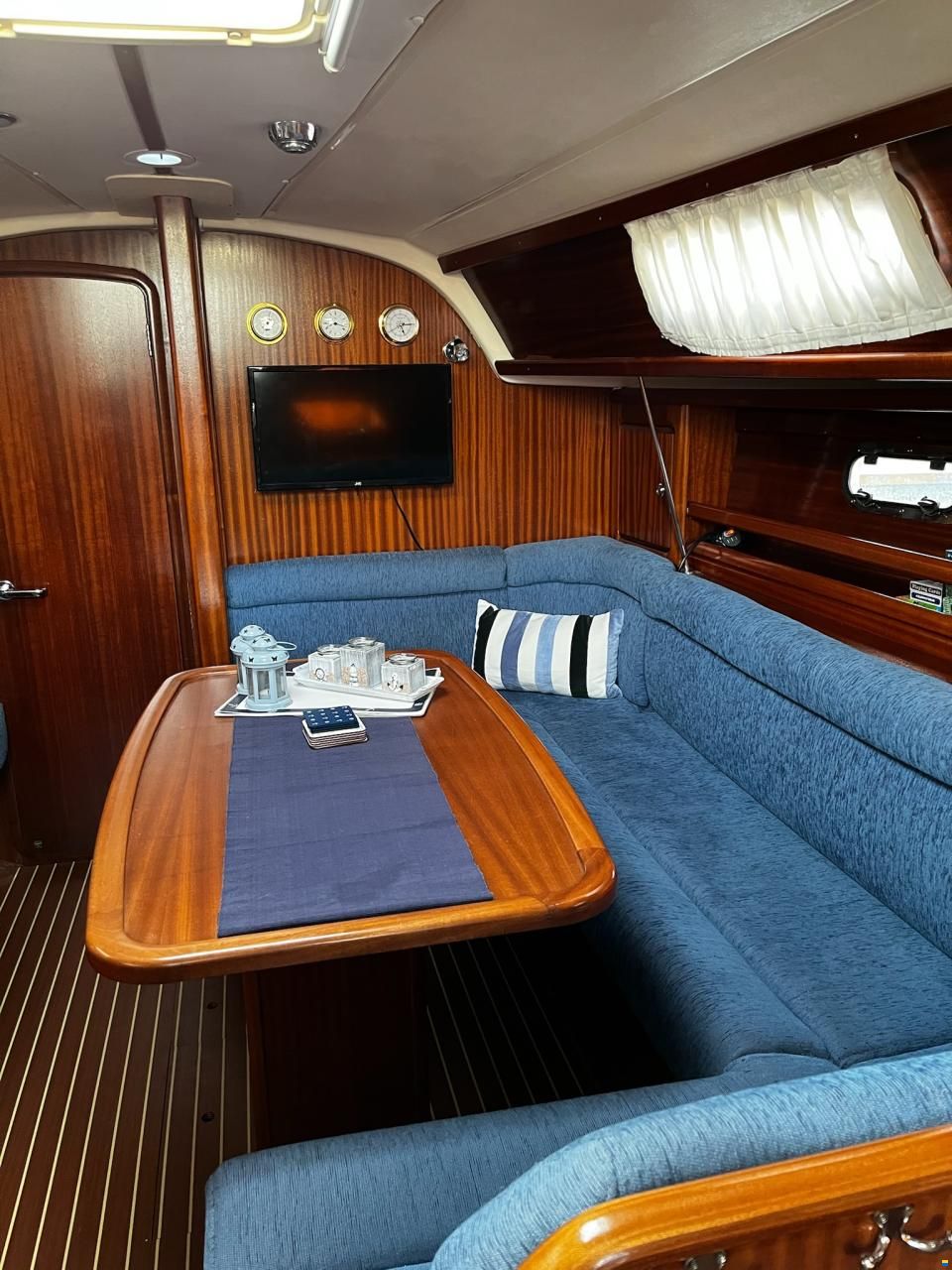 Bavaria 37