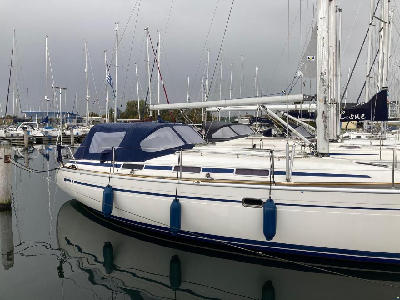 Bavaria 37