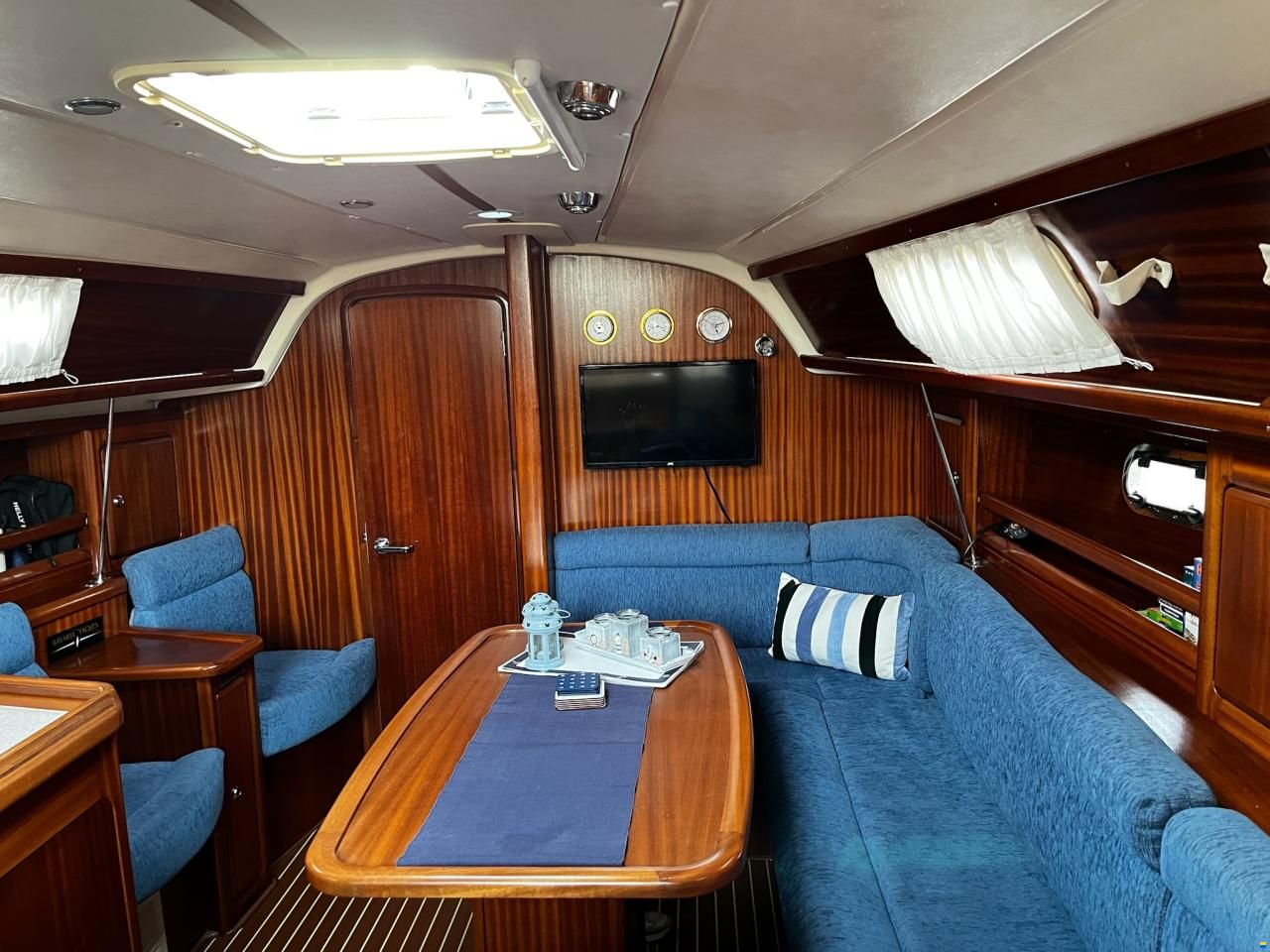 Bavaria 37