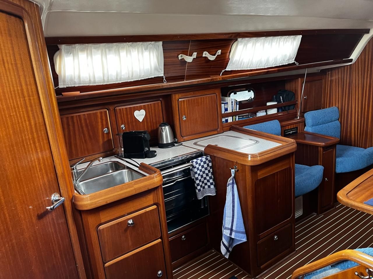 Bavaria 37