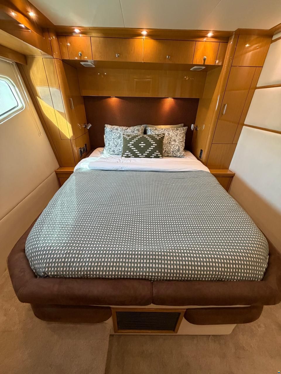 Marquis 52