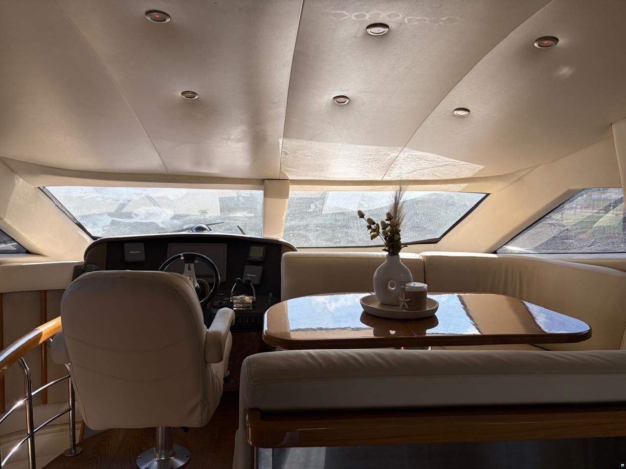 Marquis 52