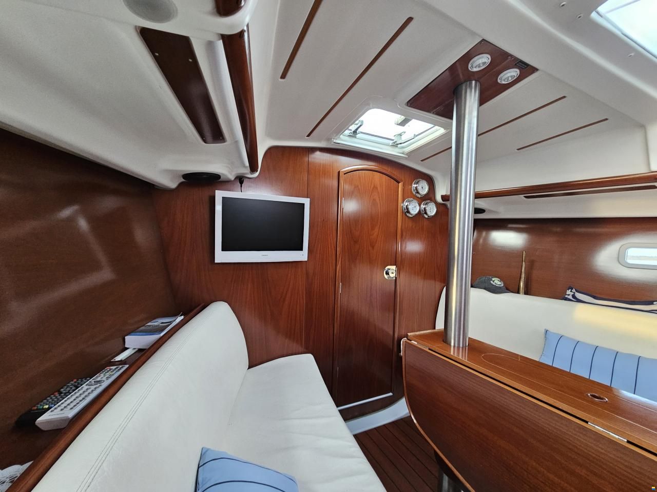 Beneteau Oceanis 323