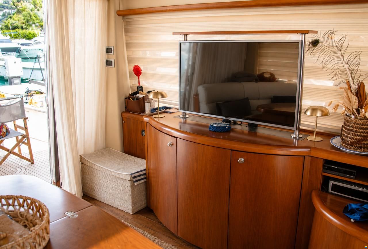 Sunseeker Predator 52
