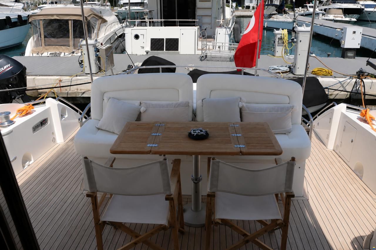 Sunseeker Predator 52