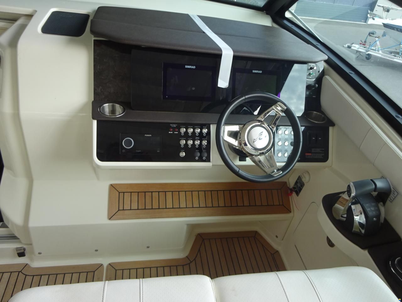 Sea Ray 320 DAE - Joystick