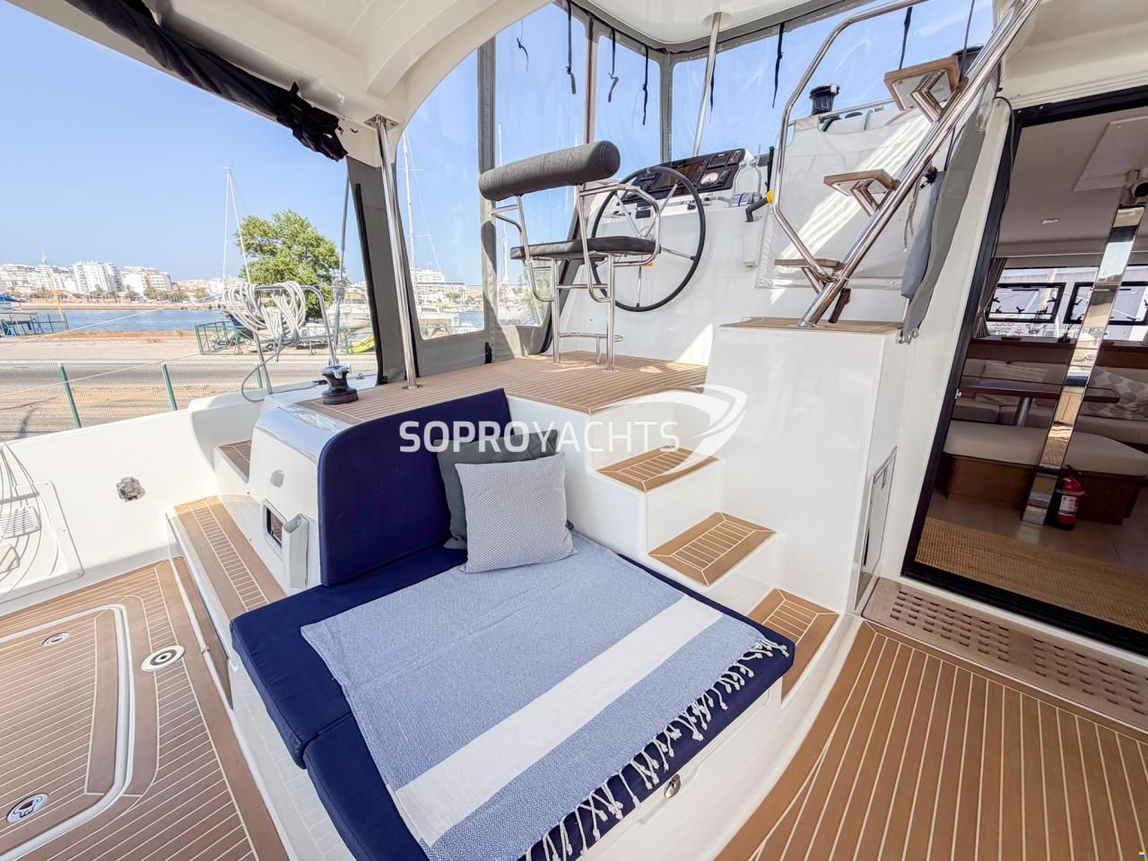 Lagoon 42