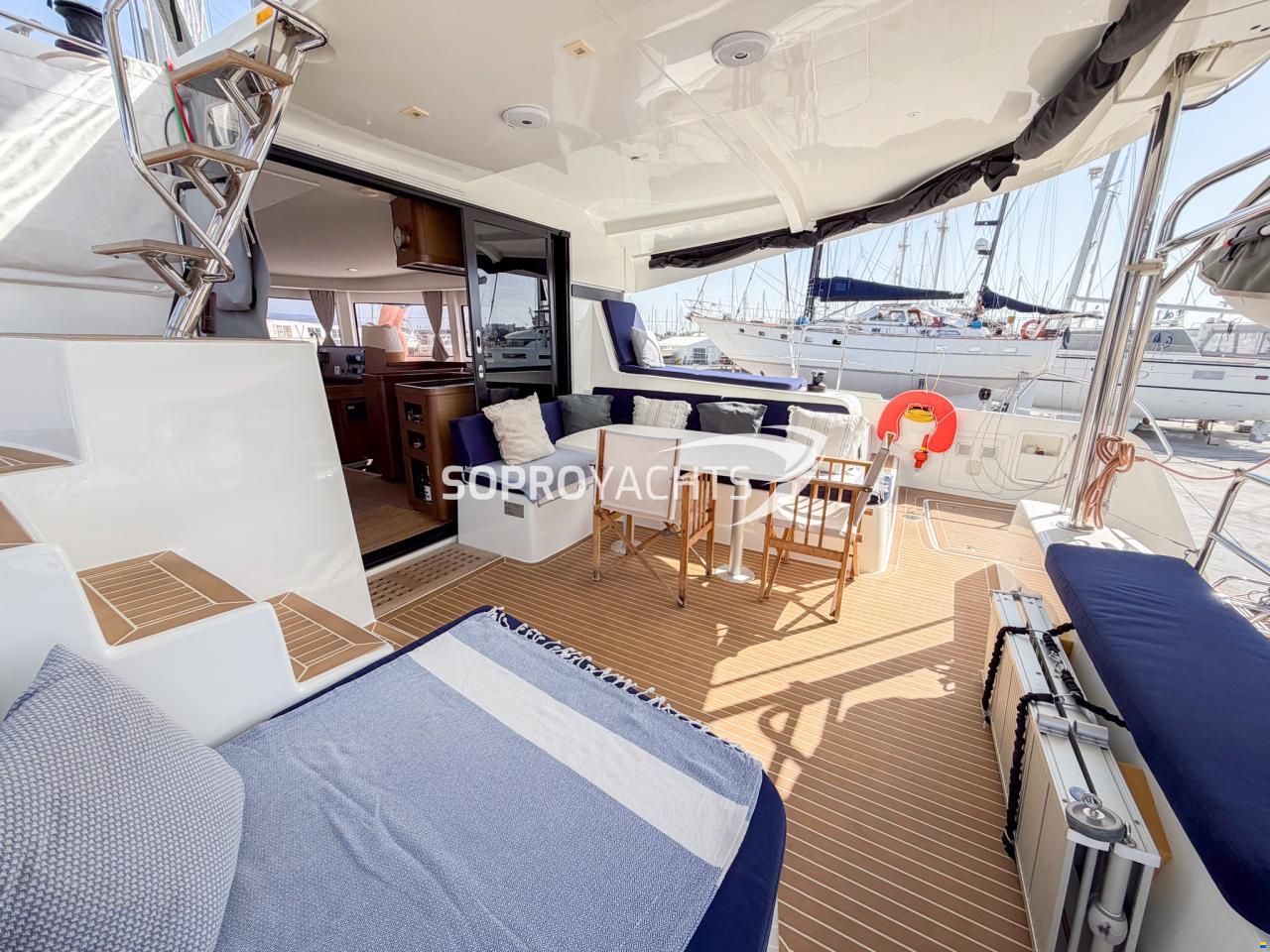 Lagoon 42