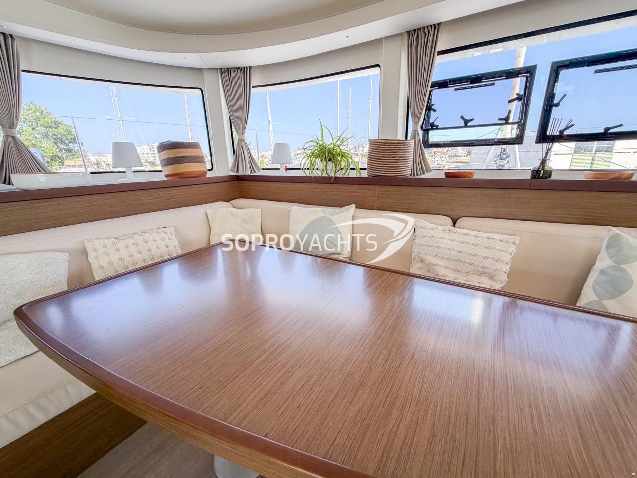 Lagoon 42