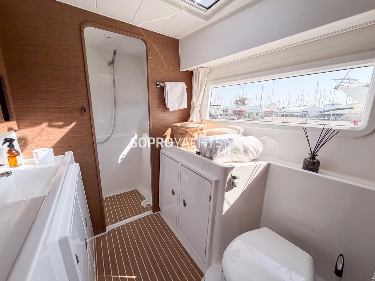 Lagoon 42