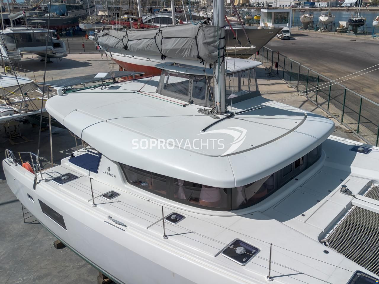 Lagoon 42