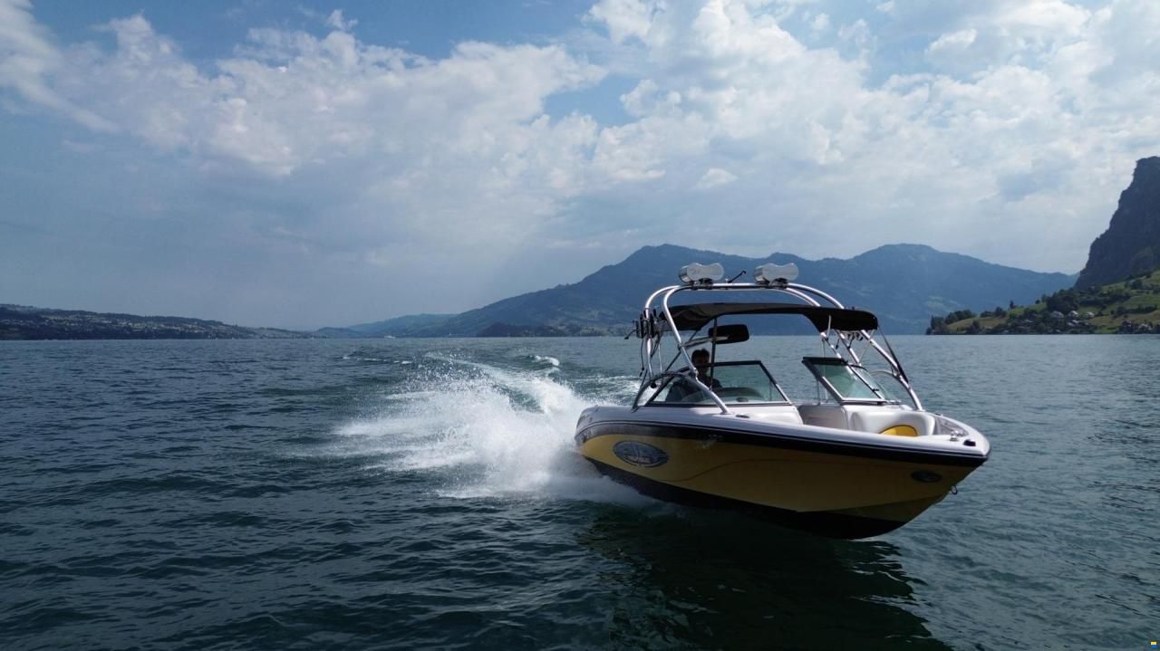 Correct Craft Super Air Nautique 210