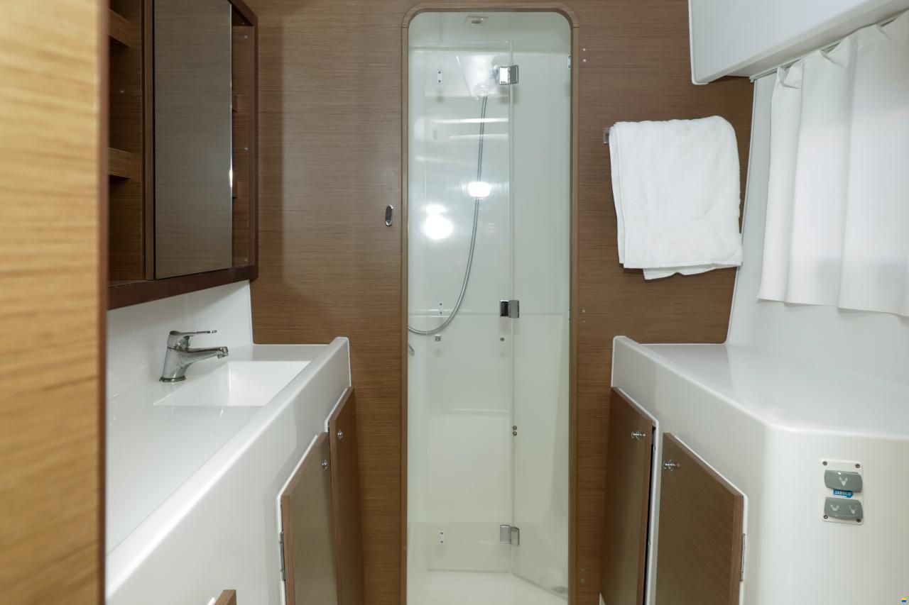 Lagoon 2021 Lagoon 42 Sailing Catamaran