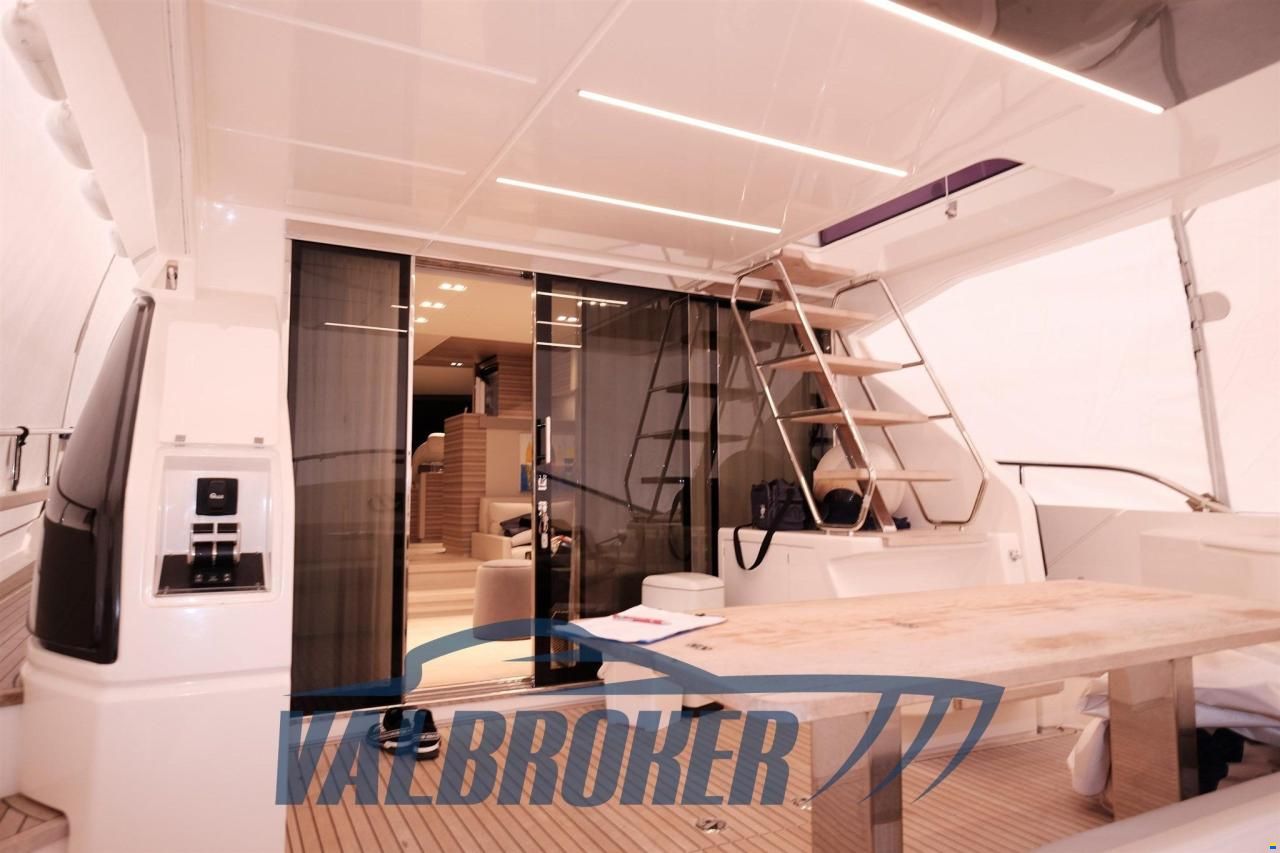 Ferretti 670
