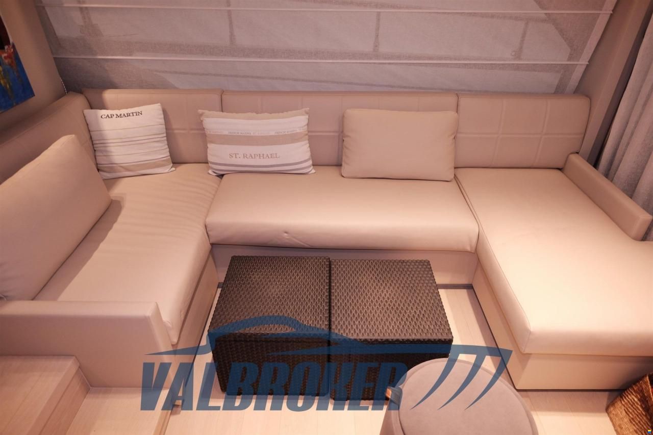 Ferretti 670