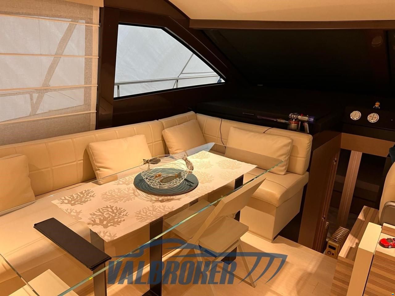 Ferretti 670