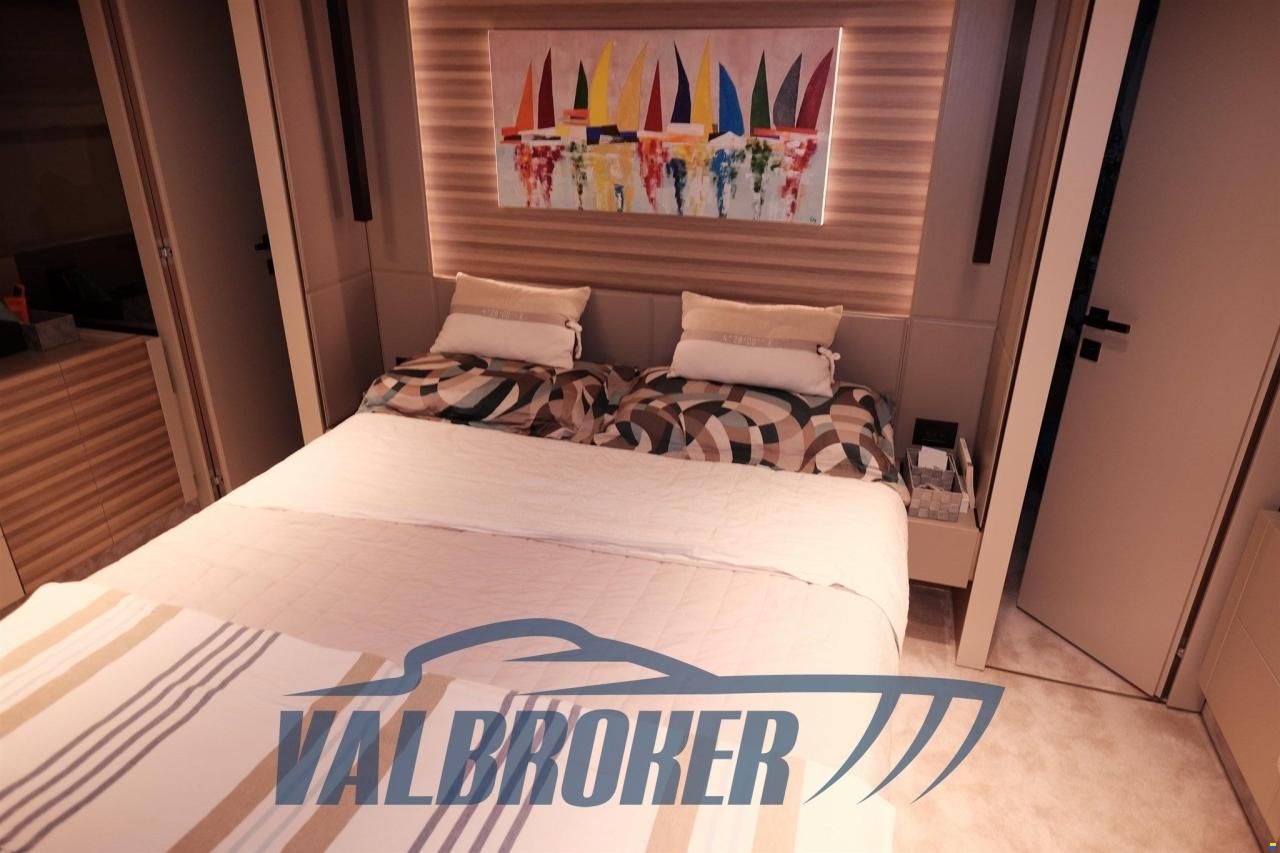 Ferretti 670