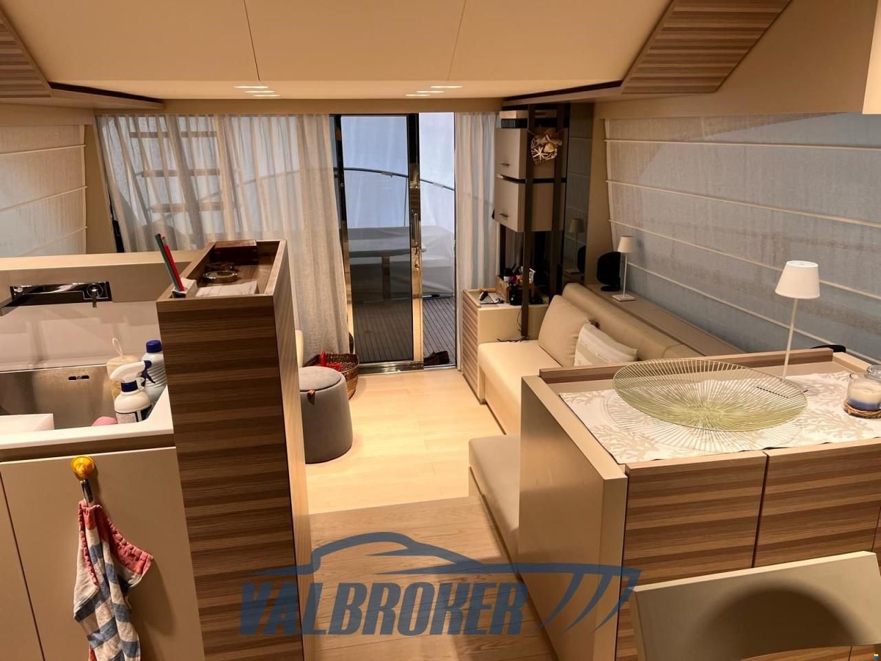 Ferretti 670