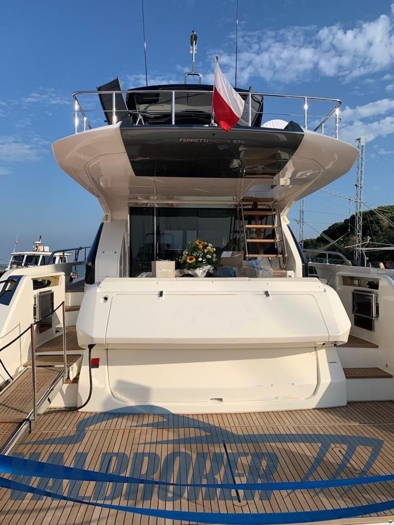 Ferretti 670