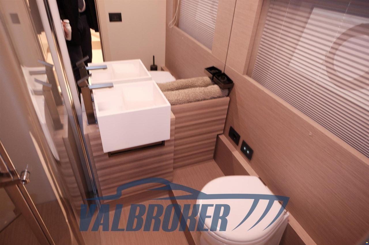 Ferretti 670