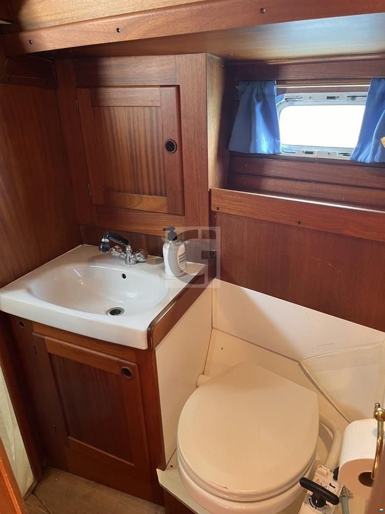 Aphrodite 42