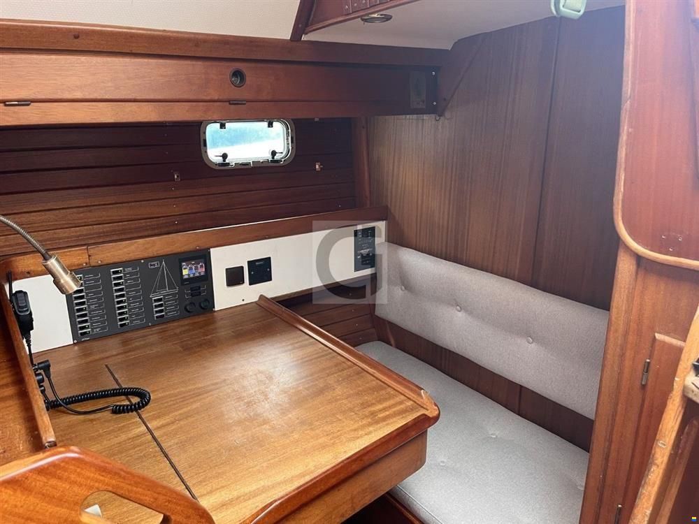 Aphrodite 42