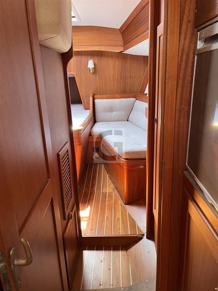 Aphrodite 42