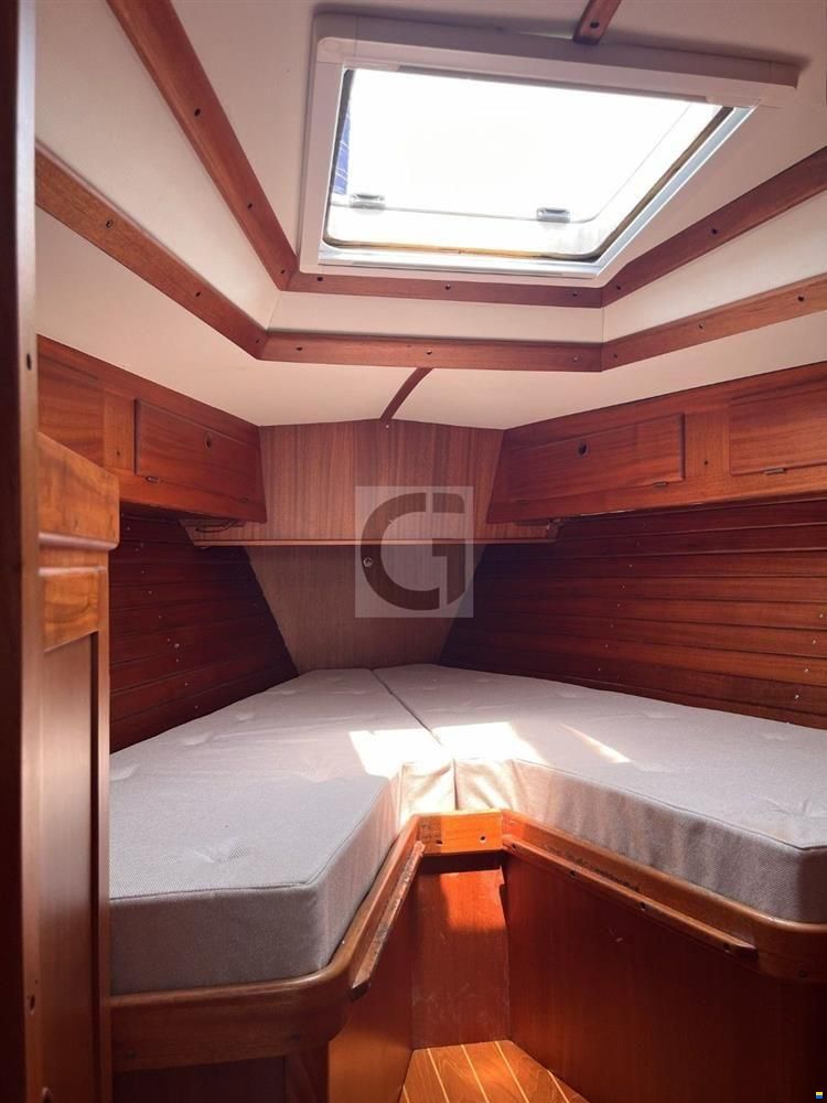Aphrodite 42