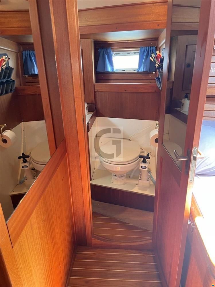 Aphrodite 42