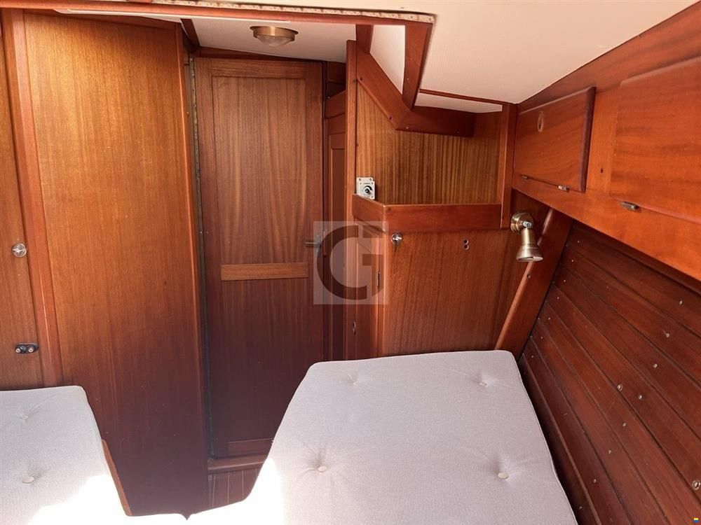 Aphrodite 42