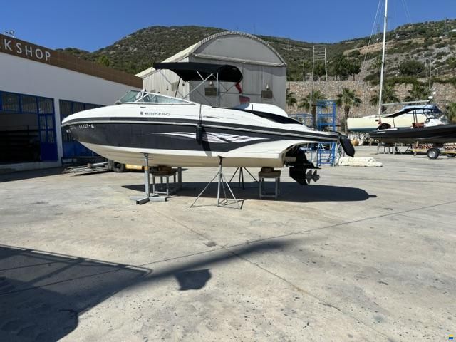 Rinker 246 BR Captiva Bowrider