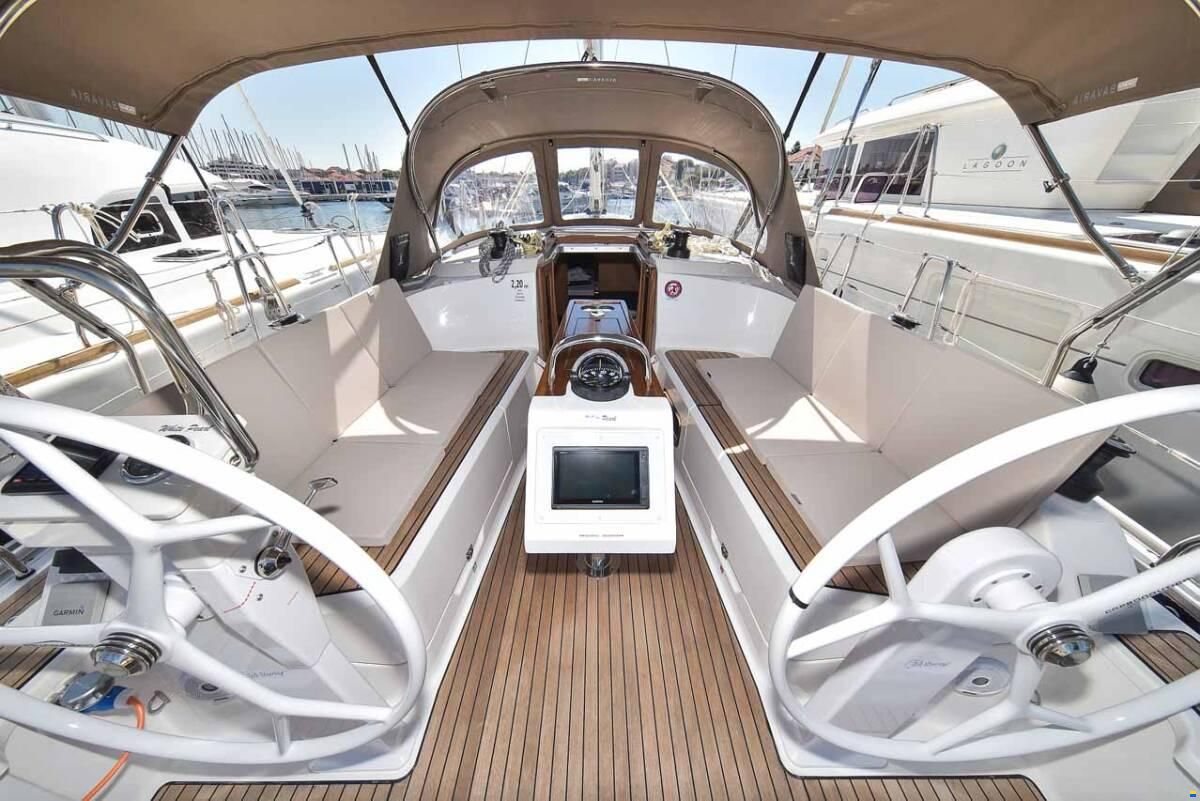 Bavaria CRUISER 37